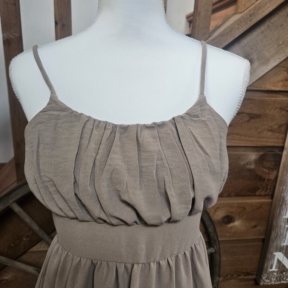 Popular 21 Tiered Midi Dress - Picture 3 of 8